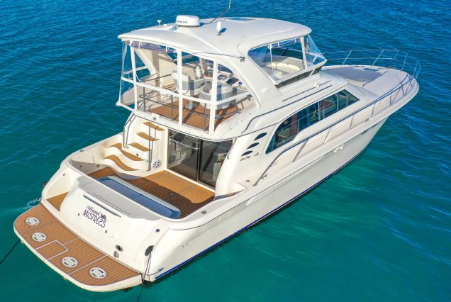 MISTRESS 55ft Sea Ray Yacht swim platform with easy access to the water