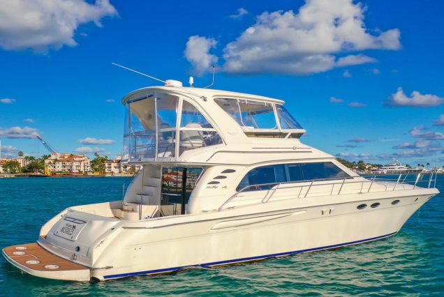 MISTRESS 55ft Sea Ray Yacht swim platform with easy access to the water