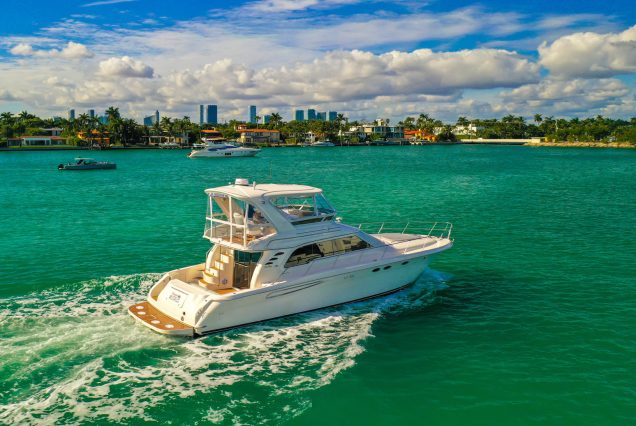 MISTRESS 55ft Sea Ray Yacht swim platform with easy access to the water