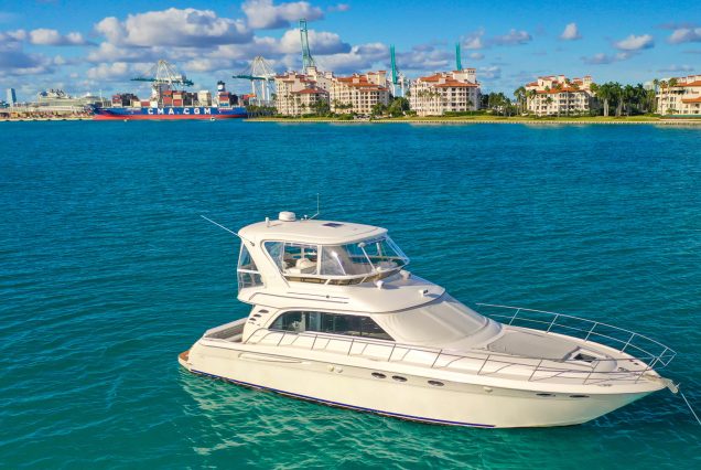 MISTRESS 55ft Sea Ray Yacht bow sunbed perfect for sunbathing and relaxation