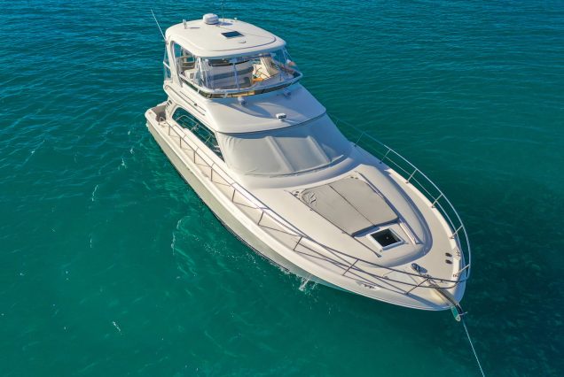 MISTRESS 55ft Sea Ray Yacht bow sunbed perfect for sunbathing and relaxation