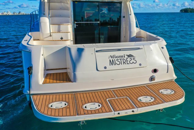 MISTRESS 55ft Sea Ray Yacht swim platform with easy access to the water