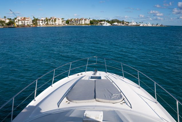 MISTRESS 55ft Sea Ray Yacht bow sunbed perfect for sunbathing and relaxation