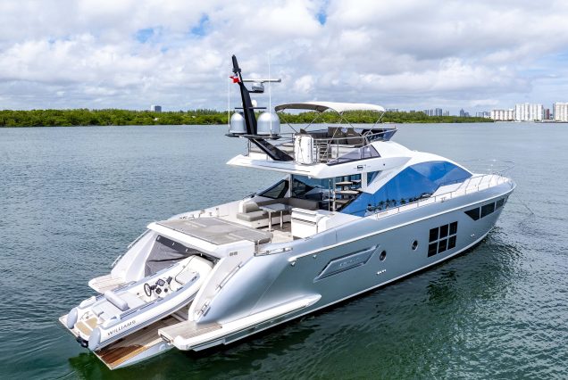 72ft Azimut “Water You Doing” swim platform with easy access to the water