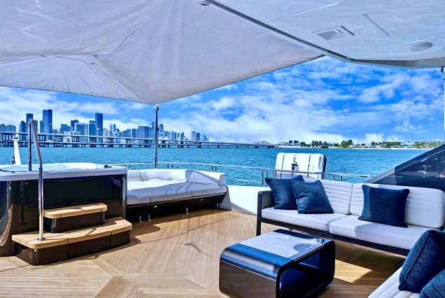 VIP 95ft Ocean Alexander Yacht With Jacuzzi panoramic top deck with stunning ocean and skyline views