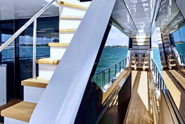 VIP 95ft Ocean Alexander Yacht With Jacuzzi grand boarding entrance with access to upper deck