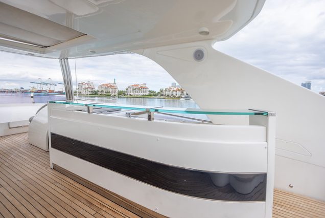 88ft Princess PFO upper deck seating with drink bar area for dining and cocktails