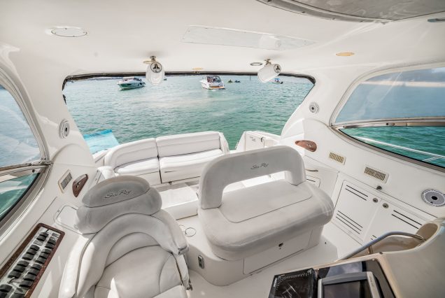 50ft Sea Ray Yacht boarding area with easy access to upper deck