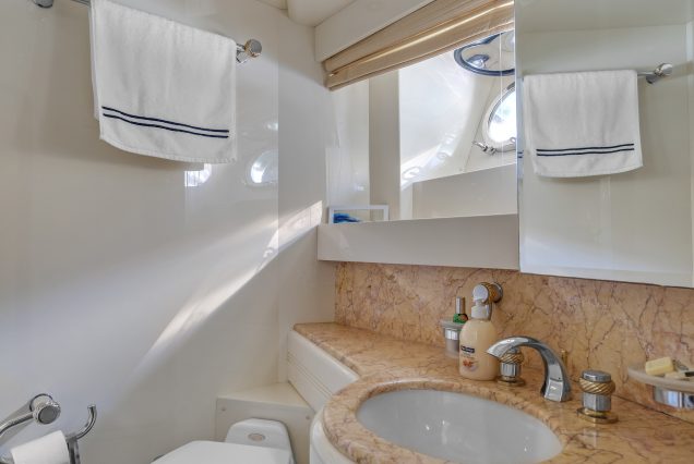 90ft Azimut Dream With Jacuzzi washroom Miami Marina