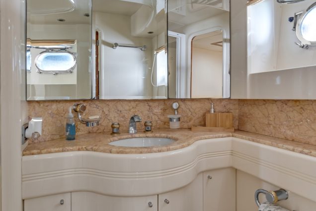90ft Azimut Dream With Jacuzzi washroom Miami Marina