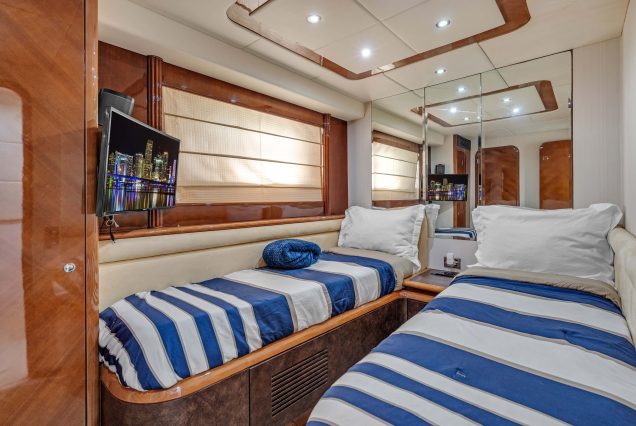 90ft Azimut Dream With Jacuzzi cabin bedroom with second sleeping area Miami Marina charter