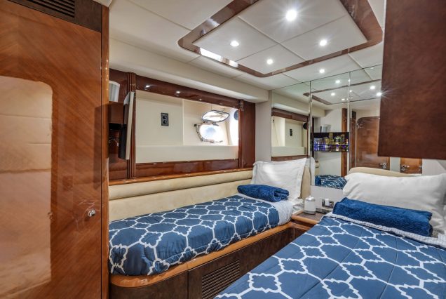 90ft Azimut Dream With Jacuzzi cabin bedroom with second sleeping area Miami Marina charter