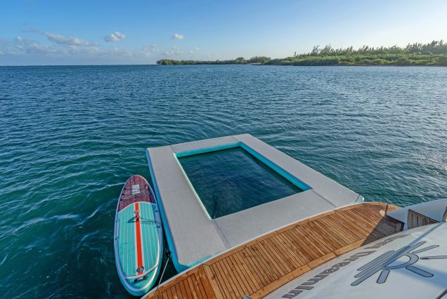 90ft Azimut Dream With Jacuzzi jacuzzi Miami Marina and water pool activity.