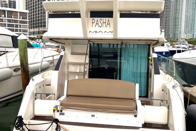 Fairline Squadron 45ft Pasha Yacht boarding area with access to main and upper deck