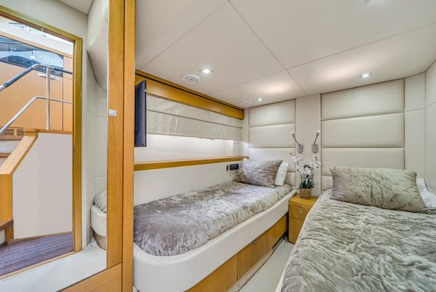 70ft Sunseeker Playhouse master suite with private bathroom and stylish interior