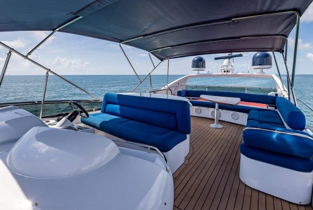 80ft Sunseeker Manhattan SlipTease upper deck seating with table for cocktails and dining
