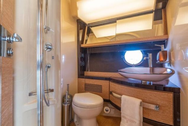 70ft Azimut WARRIOR II clean and modern washroom.
