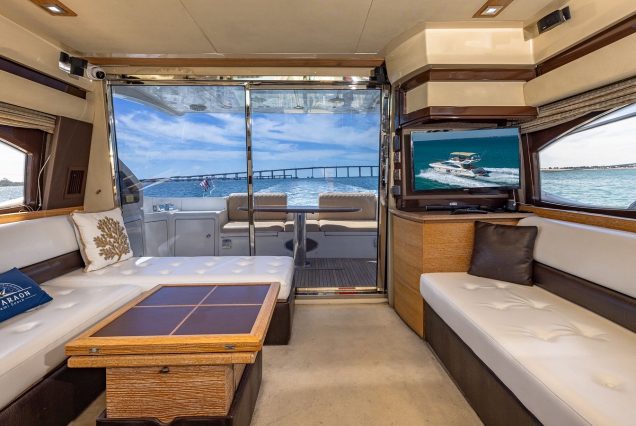 55ft Azimut El-Faraon Miami modern lounge with table for entertainment