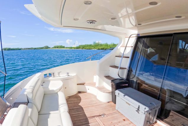 Azimut 57ft Modern Yacht boarding area with smooth access to main and upper deck