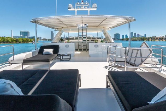 110ft Horizon “The Nirvana” expansive flybridge lounge perfect for entertaining and relaxation