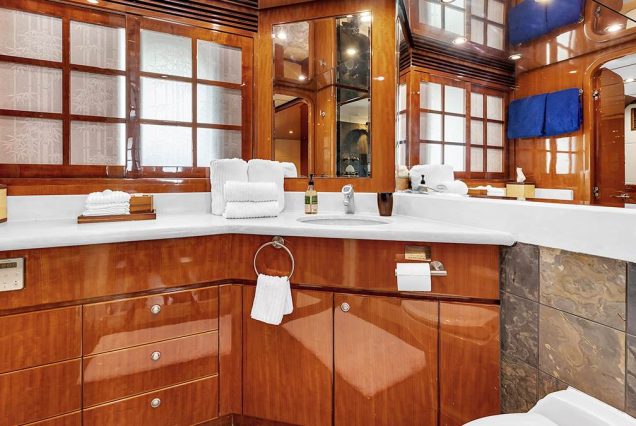100ft Hargrave Yacht Miami luxury washroom with premium fittings and elegant styling