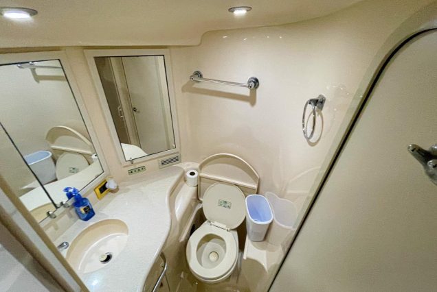 44ft Sea Ray Harmony Miami clean and modern washroom with premium fittings