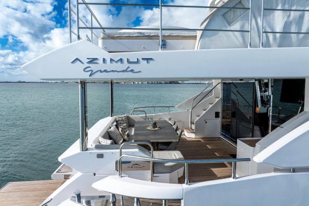 88ft Azimut Cloud9 Miami smooth boarding access to all entertainment areas with comfortable seating area
