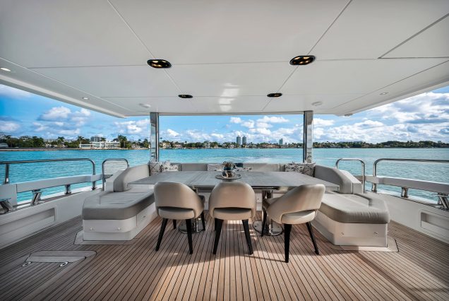 88ft Azimut Cloud9 Miami smooth boarding access to all entertainment areas with comfortable seating area