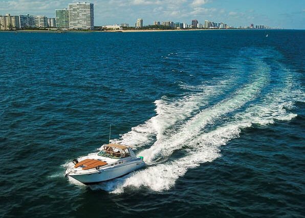 40ft Sea Ray Esplanade Miami stylish yacht available for charter