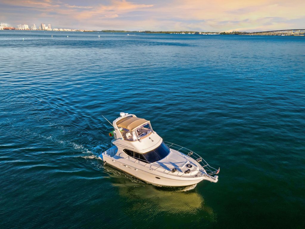 41ft Silverton Miami stylish yacht available for charter