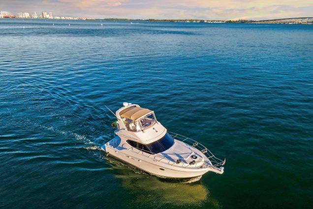 41ft Silverton Miami stylish yacht available for charter