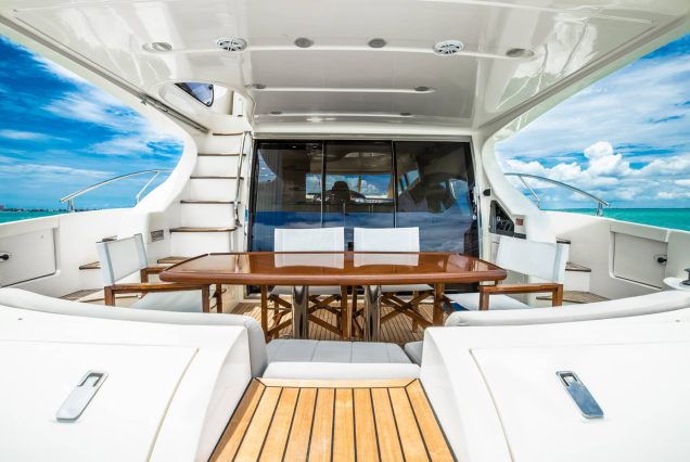 62ft Azimut Alana Rose Miami smooth boarding access to all entertainment areas
