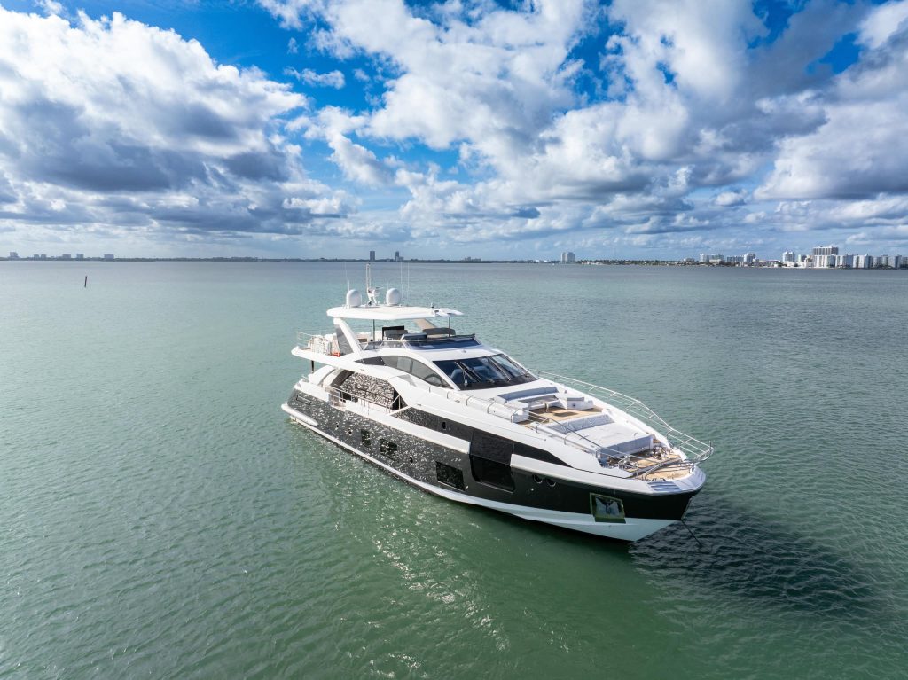 88ft Azimut Cloud9 Miami luxury yacht with jacuzzi available for charter
