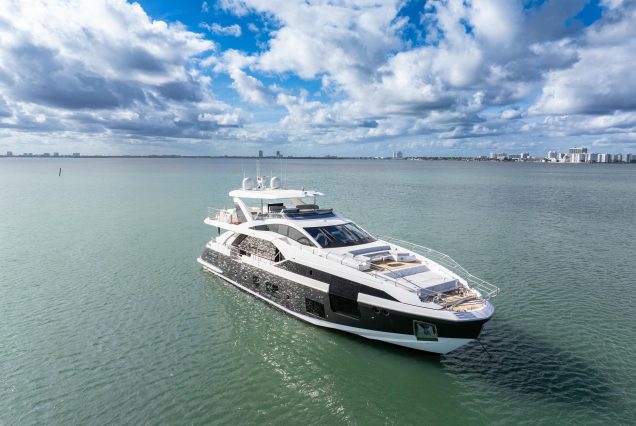 88ft Azimut Cloud9 Miami luxury yacht with jacuzzi available for charter