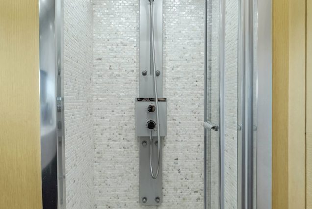 75ft Sunseeker M4 Predator Miami designer washroom with premium fittings