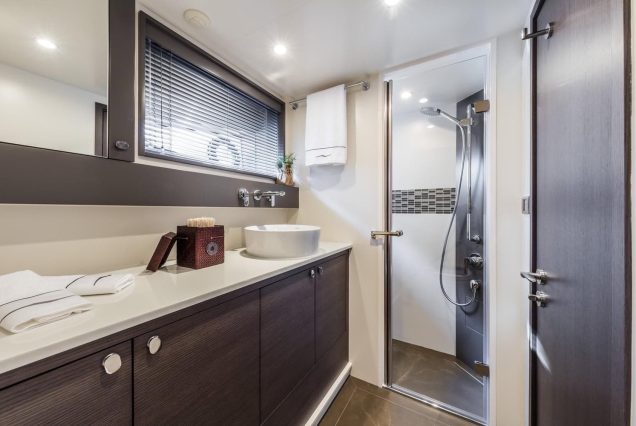 Modern 65ft Numarine Sebastian Miami clean and modern washroom with premium fittings