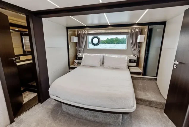 70ft Azimut Le Grand Bleu Miami master suite with private bathroom and refined finishes