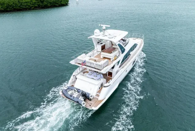 70ft Azimut Le Grand Bleu Miami large swim platform with seamless water access