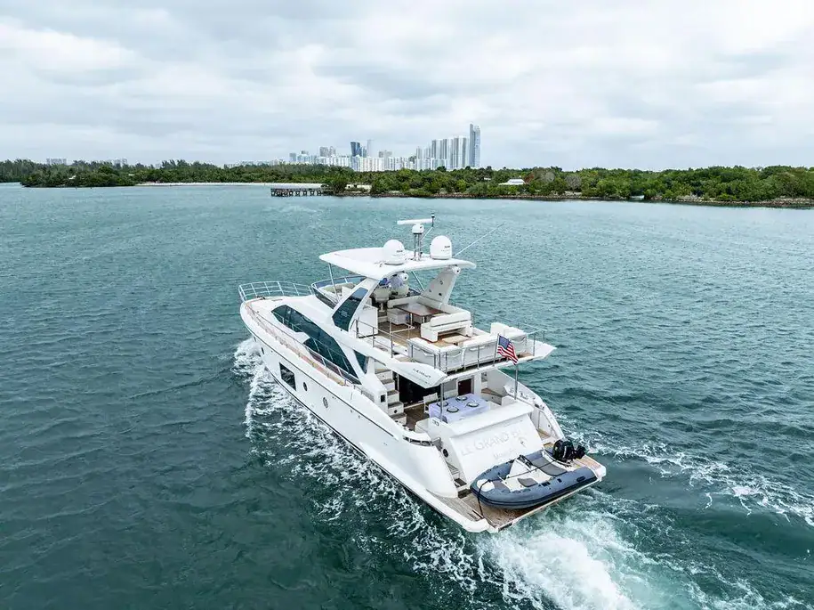 70ft Azimut Le Grand Bleu Miami large swim platform with seamless water access