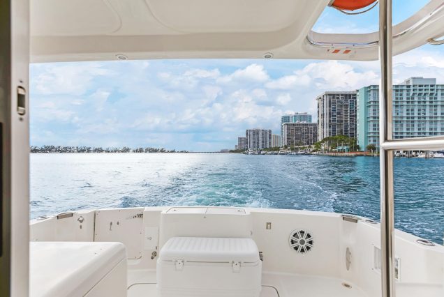 41ft Silverton Miami easy boarding access to main and upper deck