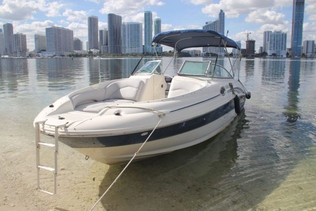 26FT Sea Ray Sundeck Miami wraparound seating perfect for family and friends