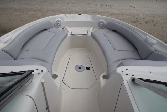 26FT Sea Ray Sundeck Miami wraparound seating perfect for family and friends