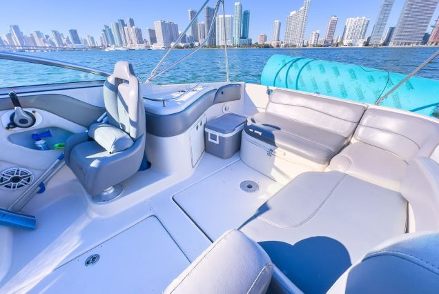 26FT Sea Ray Sundeck Miami wraparound seating perfect for family and friends