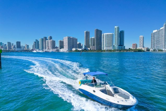 26FT Sea Ray Sundeck Miami luxury day boat available for charter