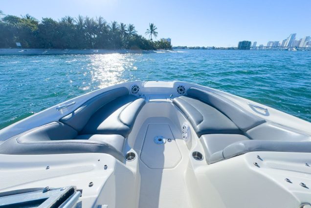 26FT Sea Ray Sundeck Miami wraparound seating perfect for family and friends