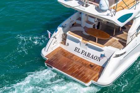 55ft Azimut El-Faraon Miami swim platform with easy access to the water