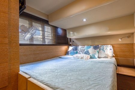 55ft Azimut El-Faraon Miami guest cabin with cozy sleeping space for a relaxing charter