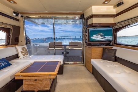 55ft Azimut El-Faraon Miami modern lounge with table for entertainment