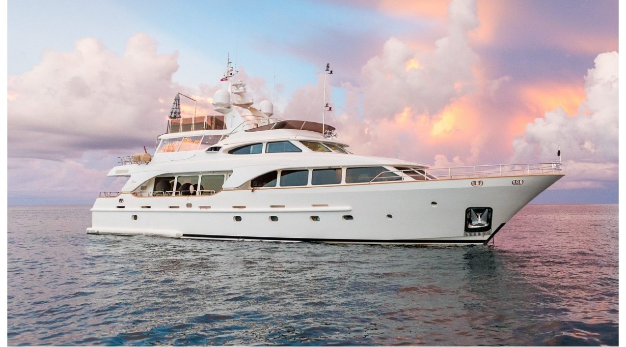 110ft Benetti 2 sailing in Dubai sea