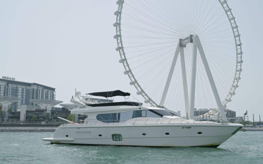 80ft Majesty with Jacuzzi stand on the water with Dubai Wheel view